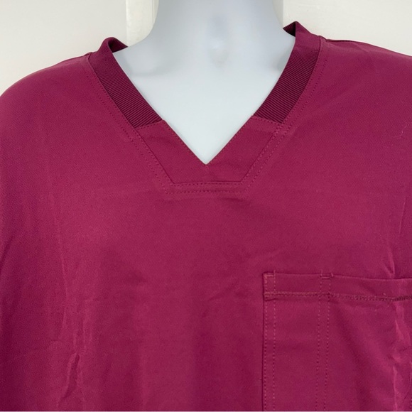NWT Dickies Mens 2XL Scrub Top Dynamix Wine Burgundy Scrubs Stretch Uniform NEW - Picture 3 of 7
